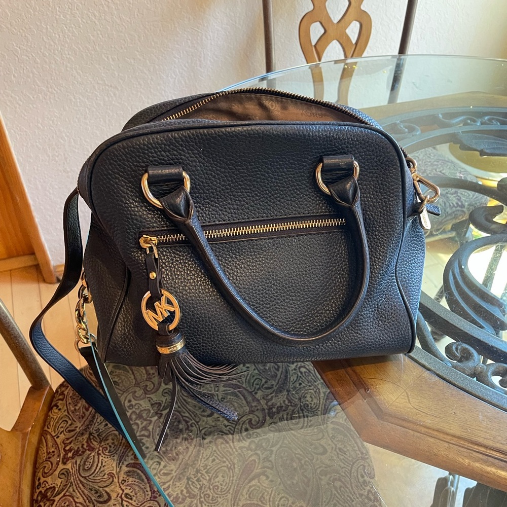 Small to medium Michael Kors crossbag/ handbag w/ removable strap